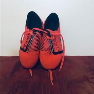 Soccer shoes